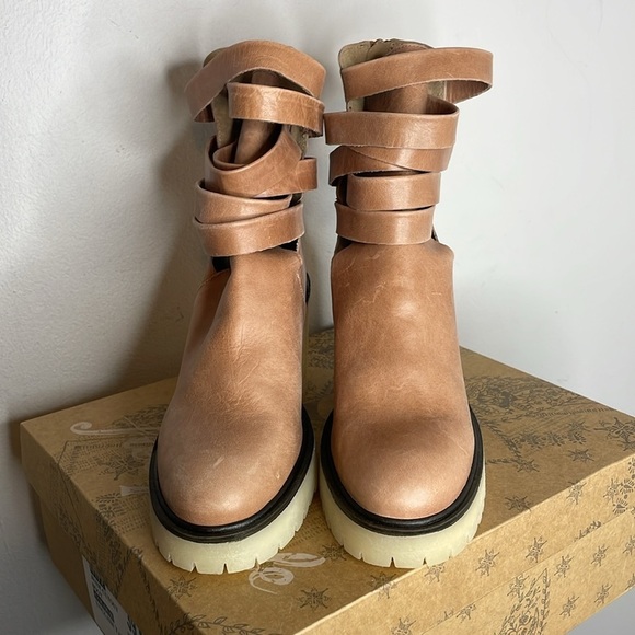 Free People | Jesse Cut Out Boots in English Tan Size Euro 39.5 US 9 NIB - Picture 7 of 10